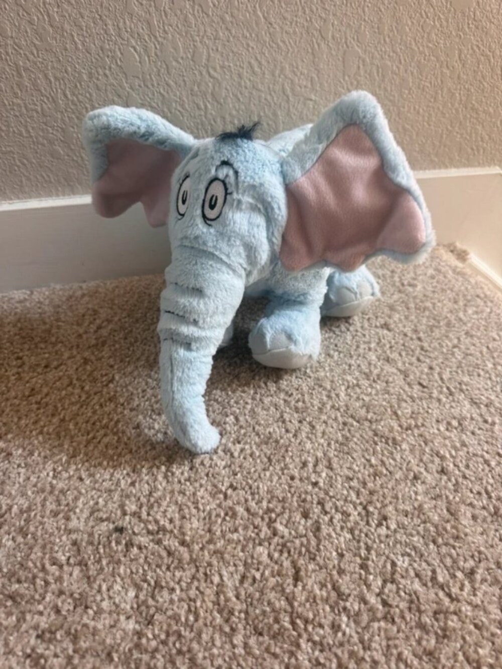 Kohl’s cares dr. Seuss standing Horton hears a who plush stuffed animal